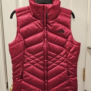 THE NORTH FACE 550 GOOSE DOWN PUFFER VEST ~ FUCHSIA (Bright PINK)  Women's M